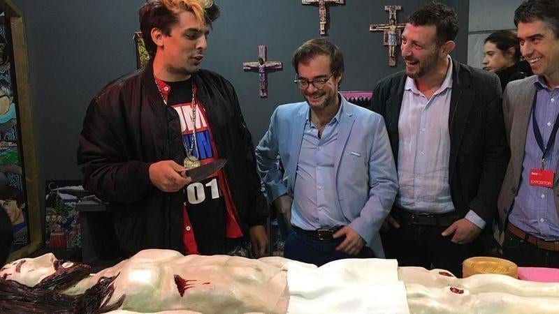 Argentine pol forced to apologize for sampling Jesus-shaped cake