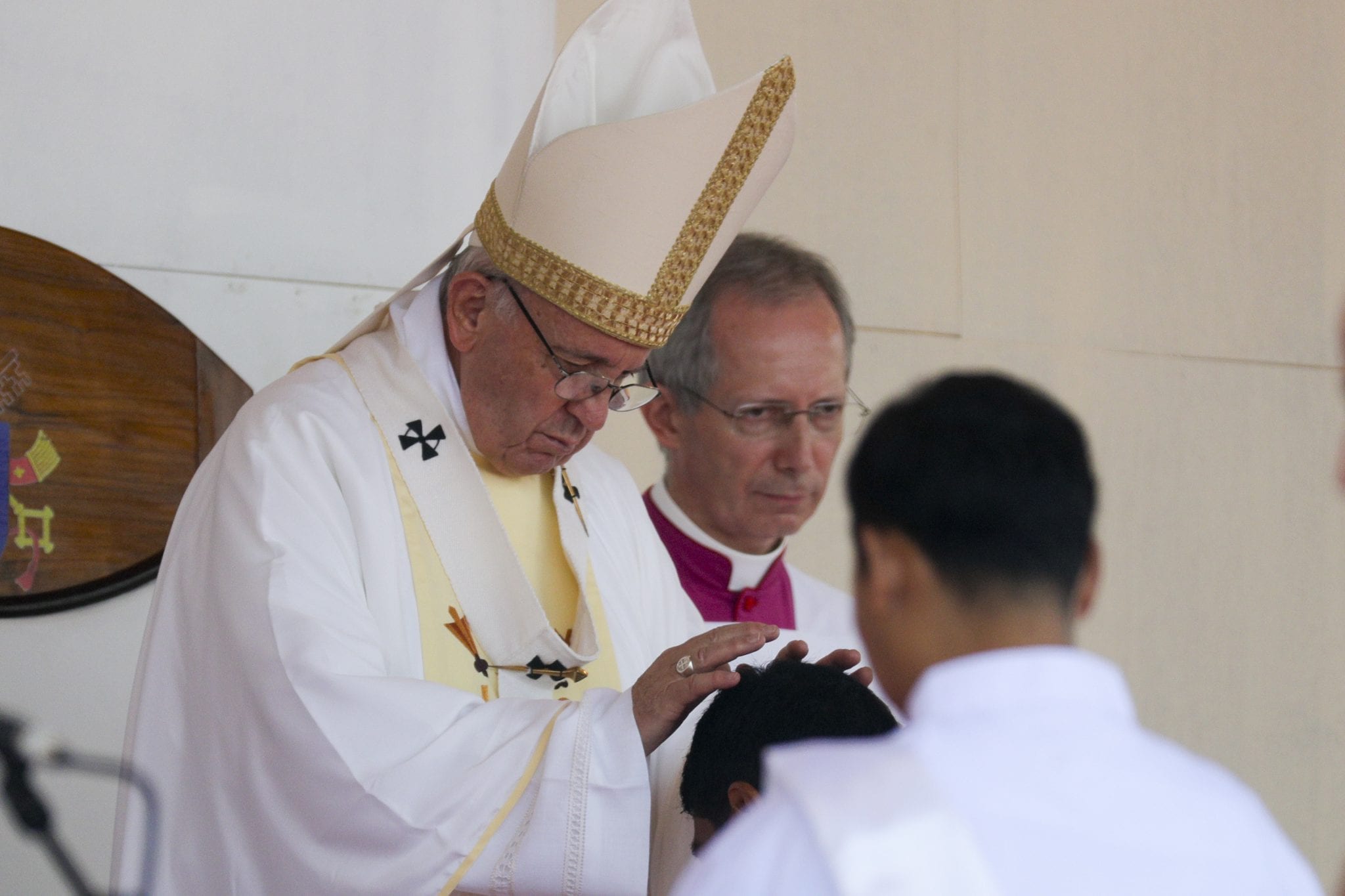 Pope Francis ordains 16 priests in Bangladesh