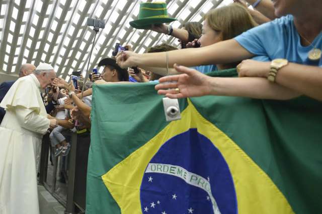 Pope Francis sends regrets to Brazil for not visiting this year