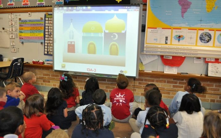 Panel OKs bill promoting religious expression in schools