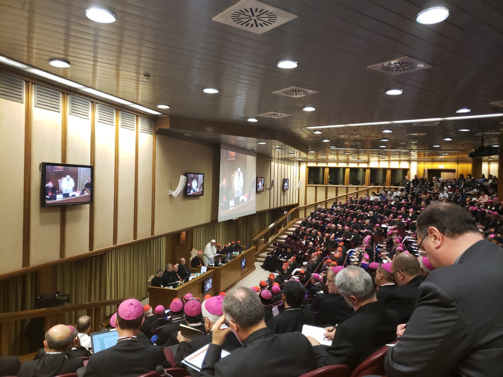 Pope tells young people that engaging Church isn’t a ‘waste of time’