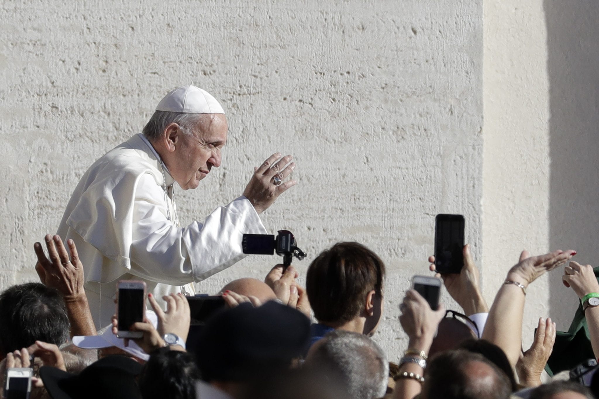 Both on China and the abuse crisis, Pope Francis faces a trust deficit