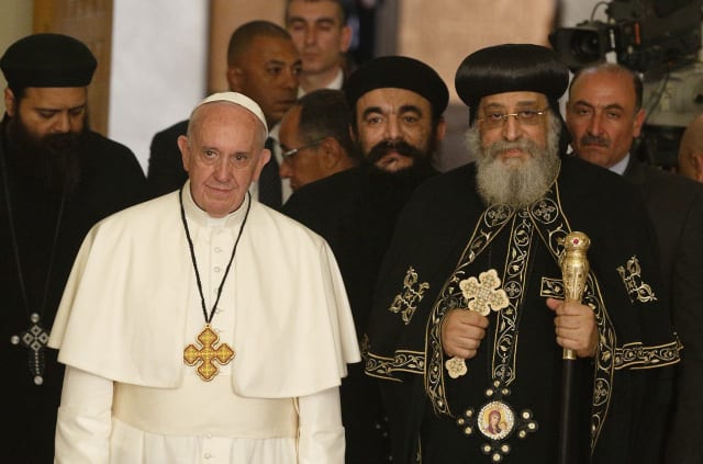 Catholics, Coptic Orthodox must work toward unity, pope says