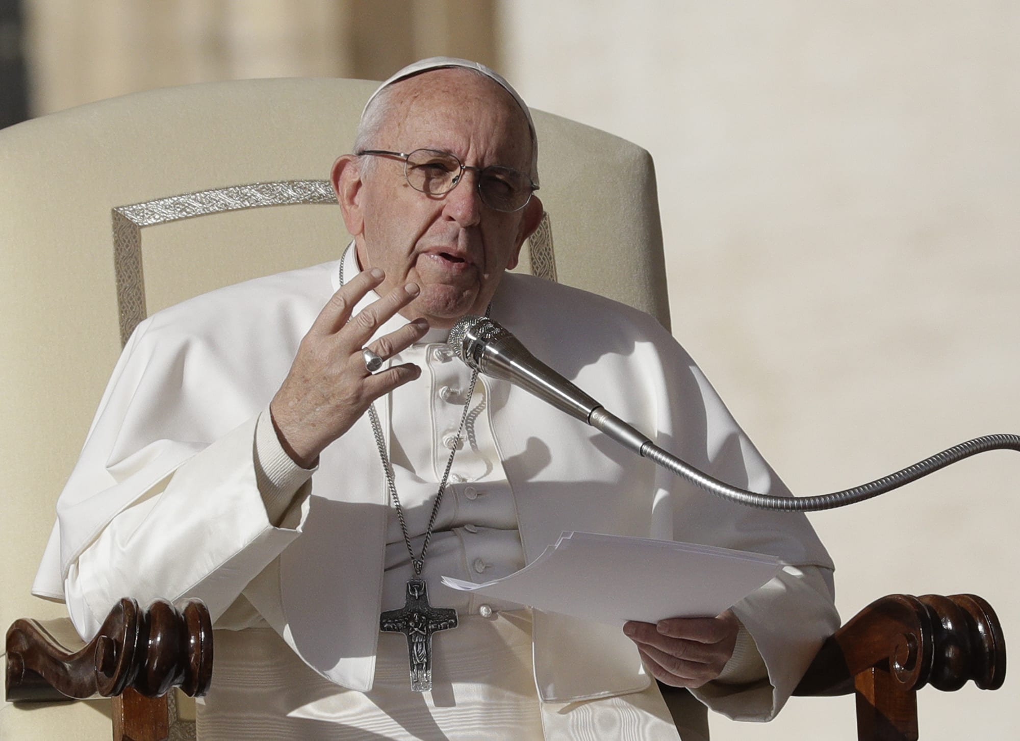 Pope to meet with Myanmar military chief and Rohingya