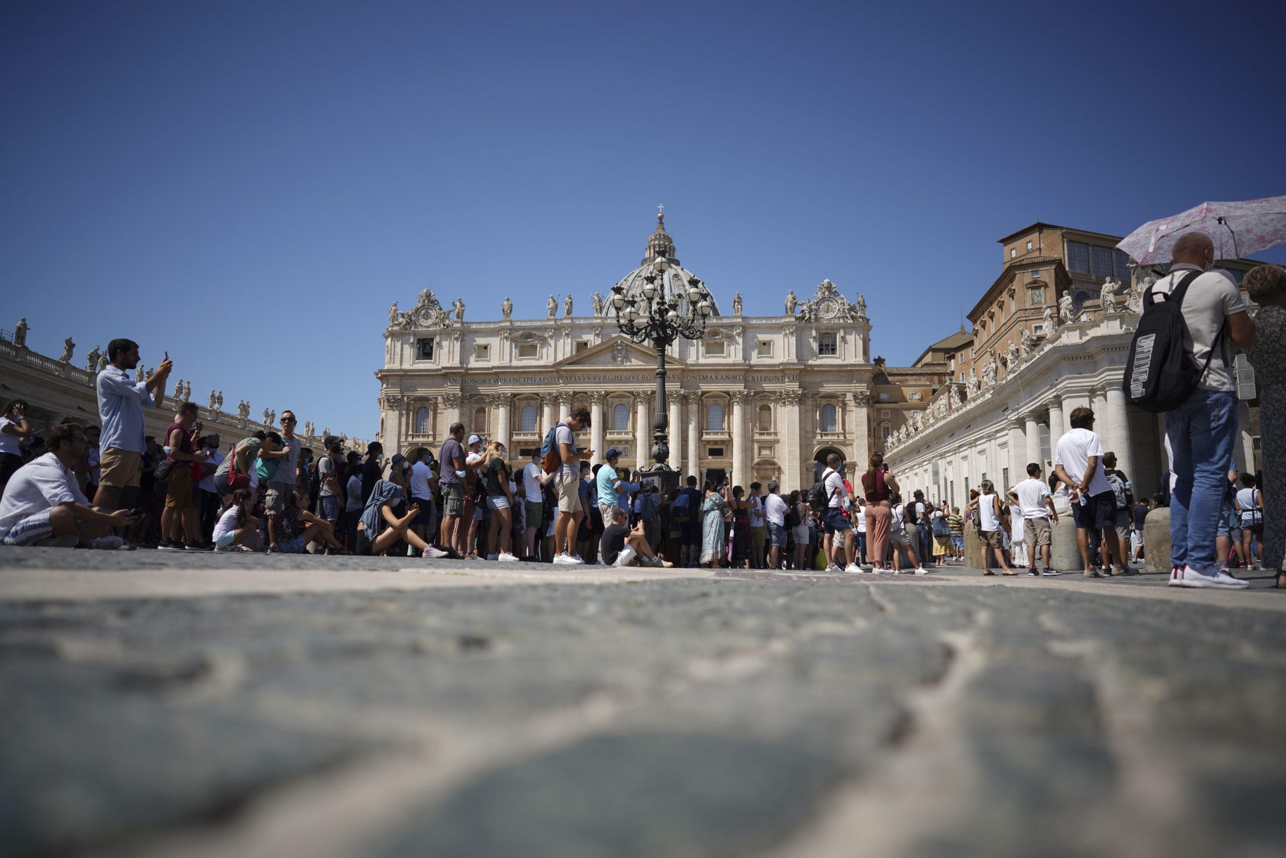 Vatican to resume public audiences amid virus recovery