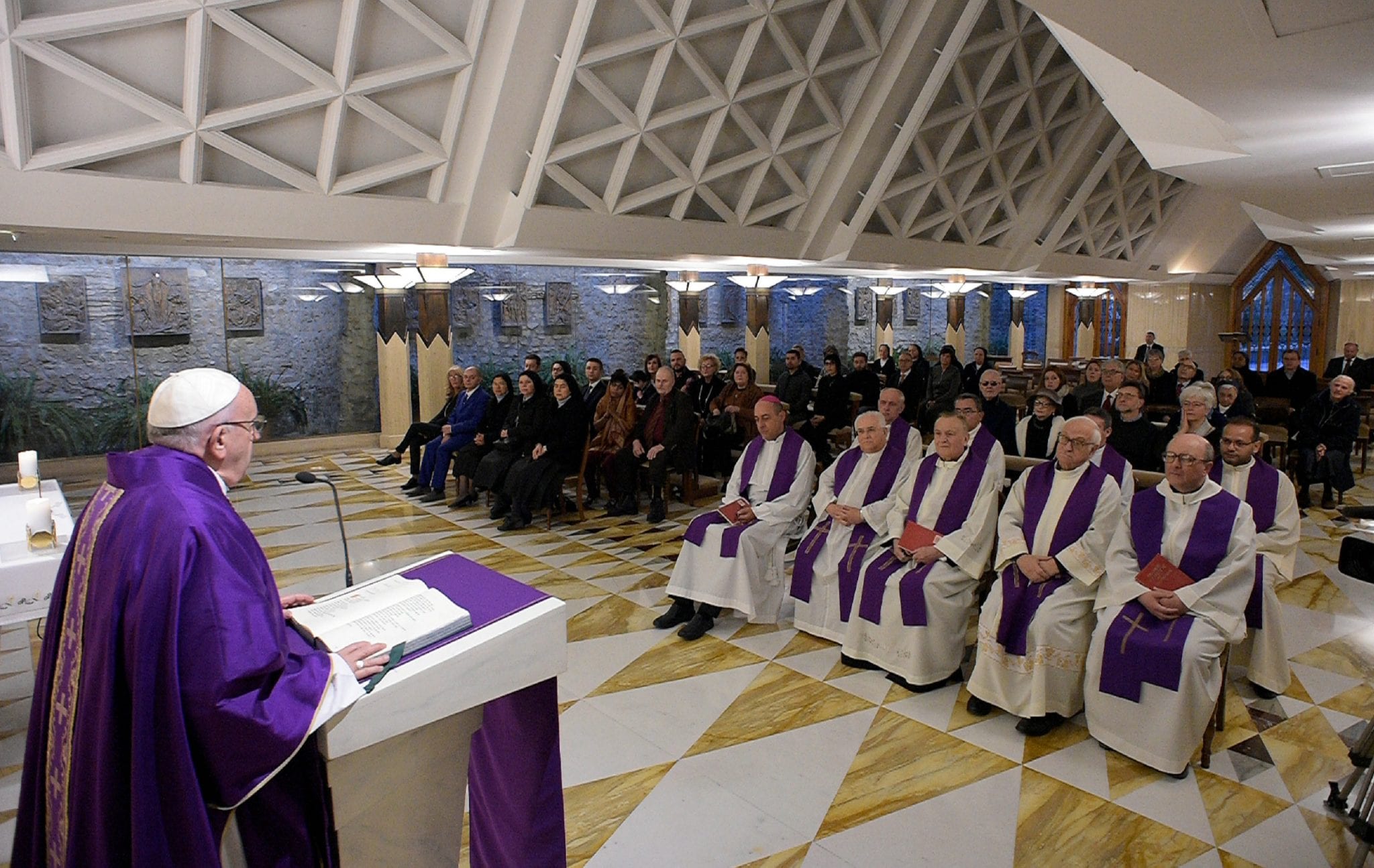 Fasting during Lent includes sharing, treating others kindly, pope says