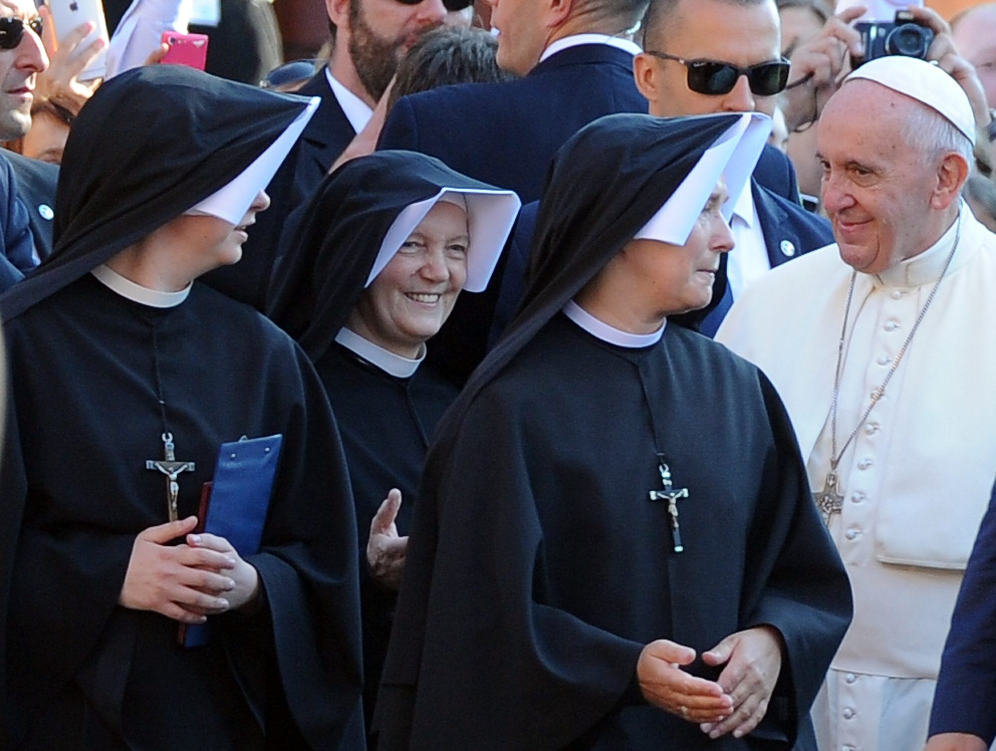 Francis delivers homage to John Paul II with morning of mercy