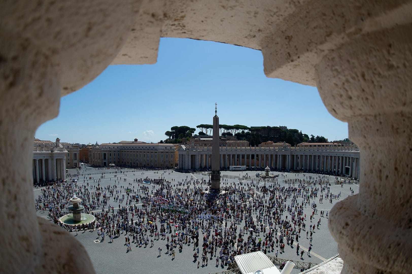 Pope asks prayers for the unemployed, for dialogue, peace