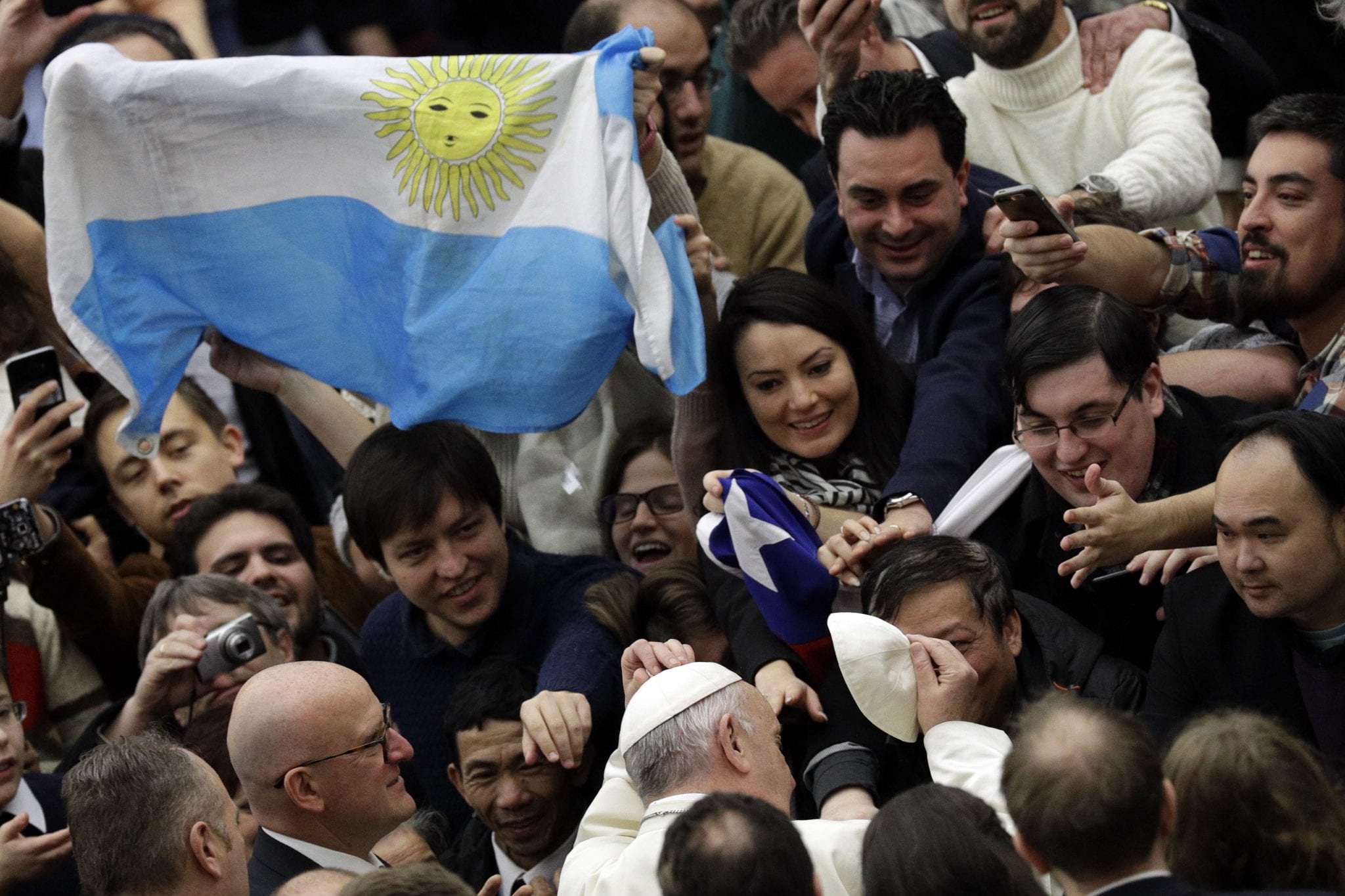 Pope Francis calls for respecting silence during Mass
