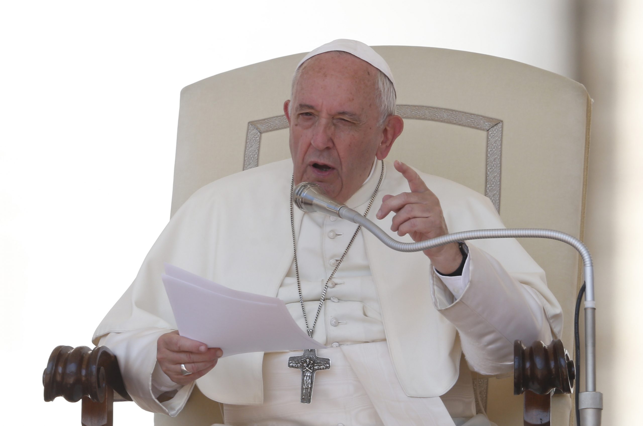 Christian community a place of welcome, solidarity, pope says