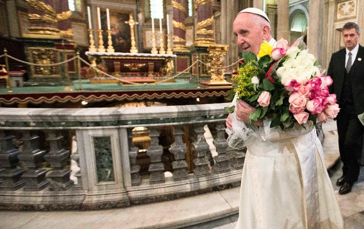 Pope Francis signals openness to birth control for Zika virus