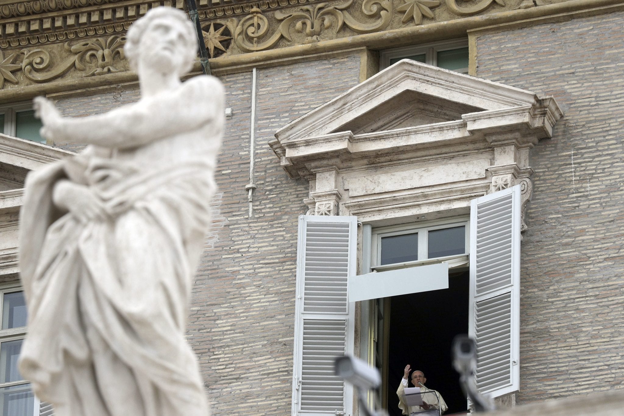 Ex-bishops’ doctrine chief says darkness coming to light under Francis