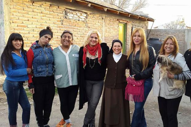 Nun ministering to transgender women gets thumbs-up from Pope