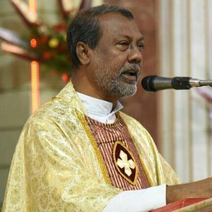 Archbishop shuts down parish over statue of rebel priest