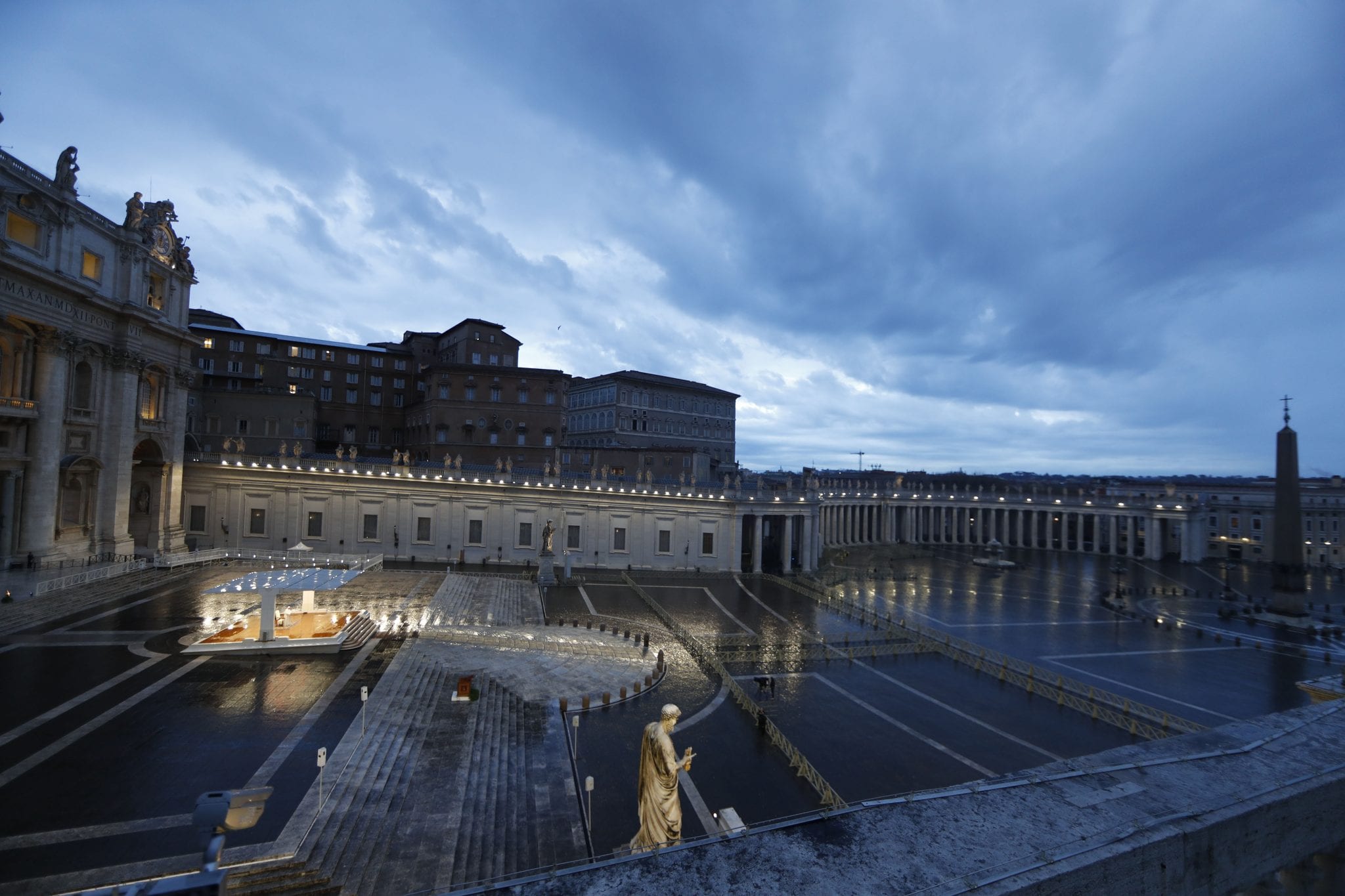 Amid ‘thick darkness’ of coronavirus, Pope says it’s time to choose what really matters