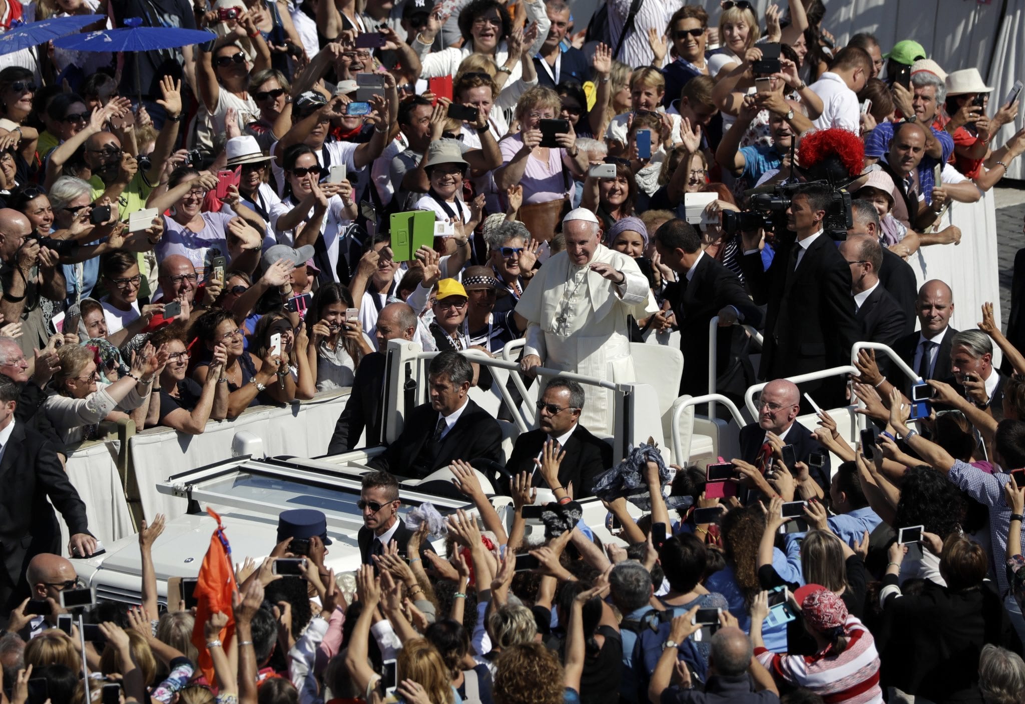 Unlike Italy, pope backs anti-gay marriage push in Mexico