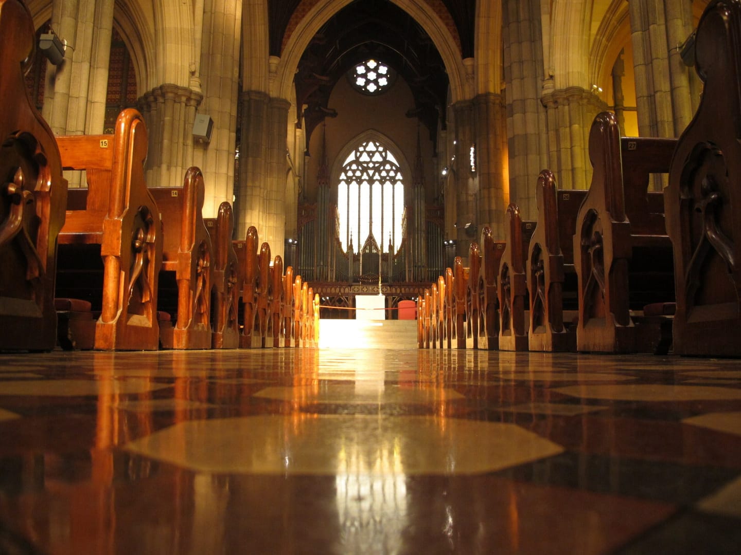 Poll finds American Catholics don’t look to clergy on politics