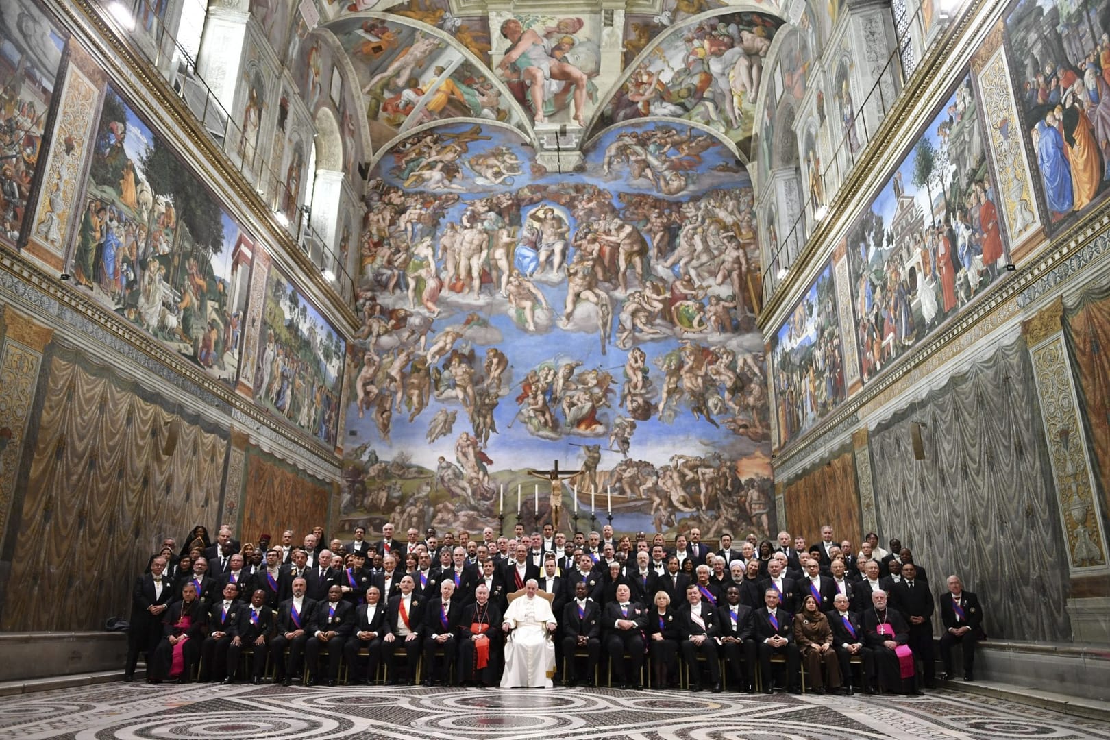 Francis offers reassuring hand to a world darkened by war