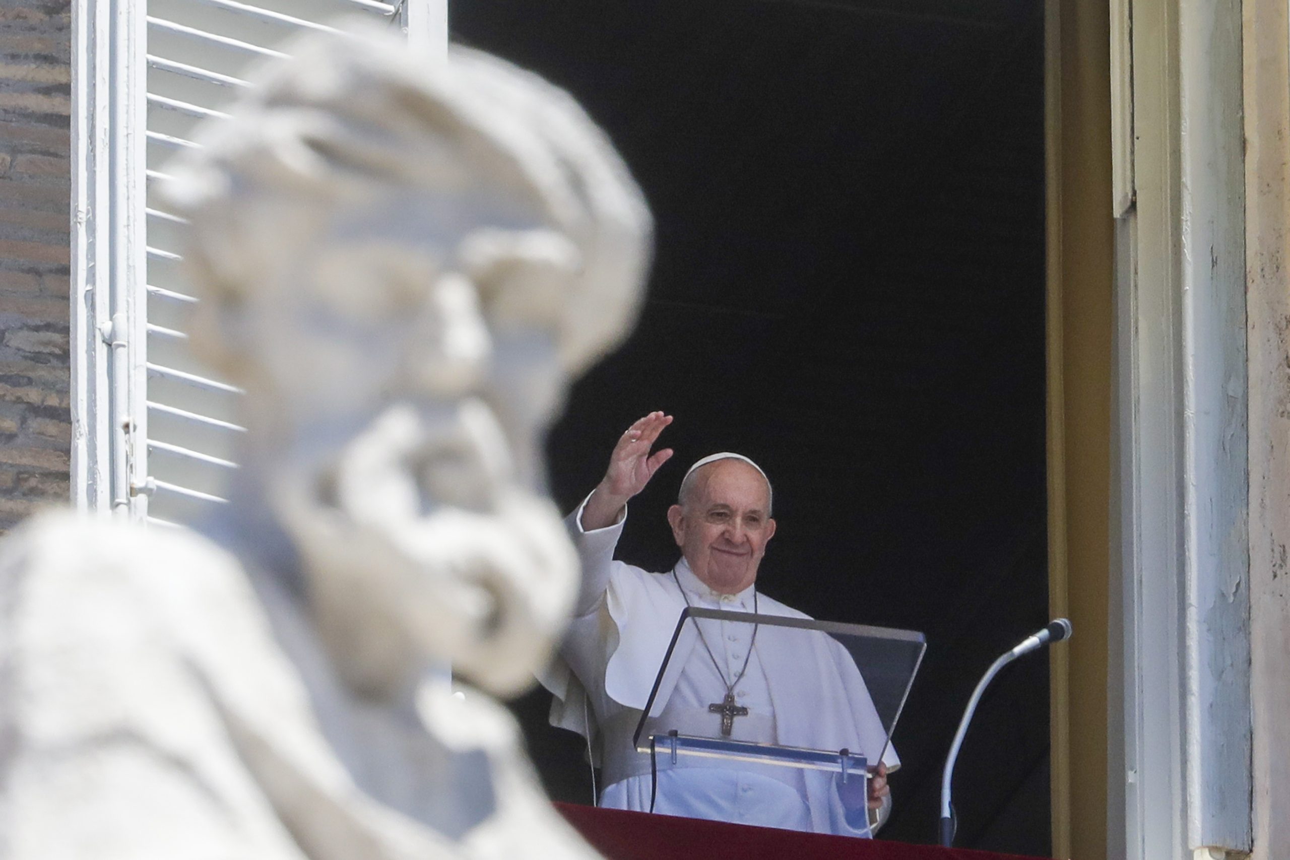 Papal shout-outs for dads, persecuted Christians, migrants, and the public