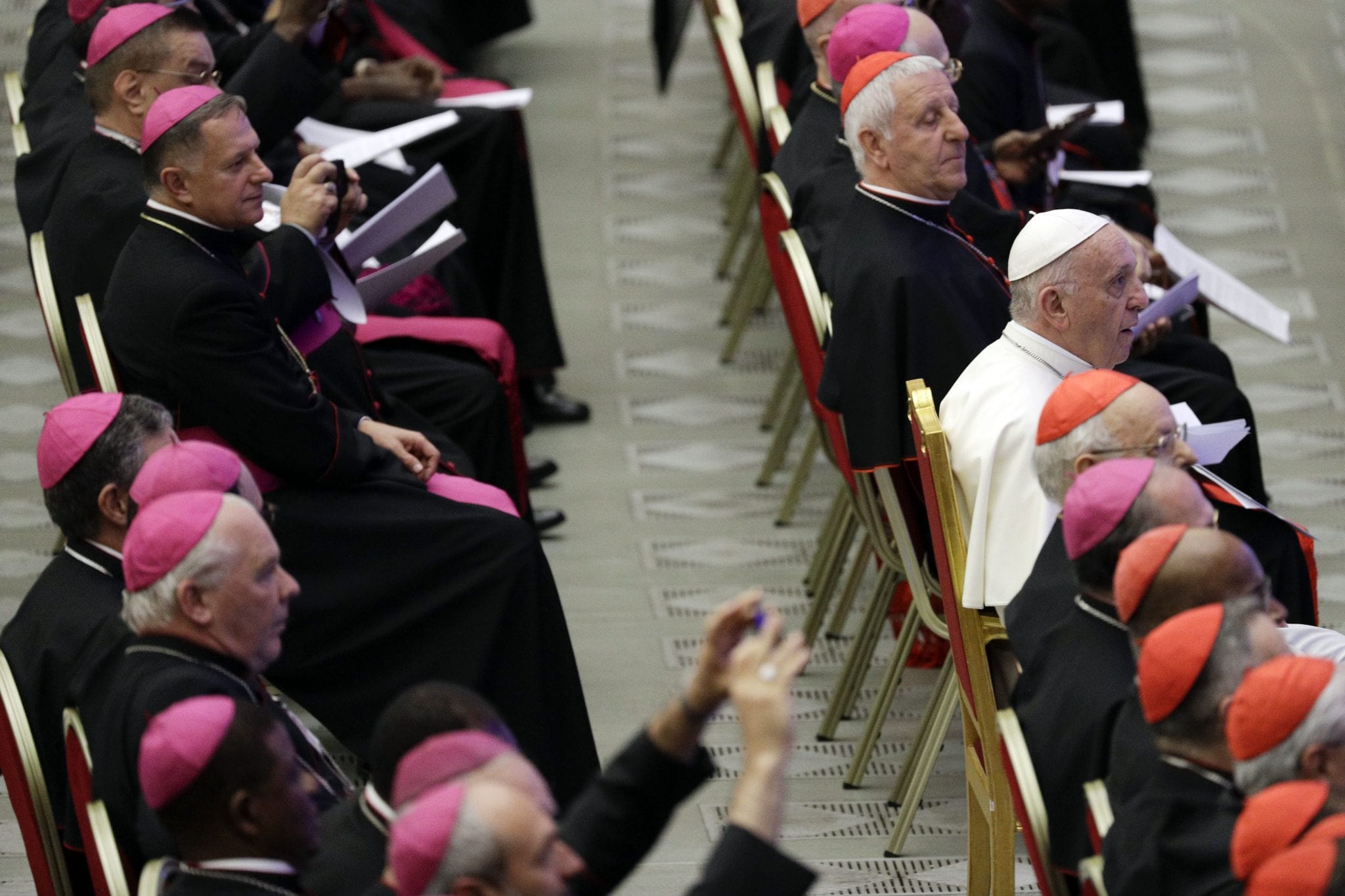 Bishops emphasize abuse crisis, but point to wider range of issues