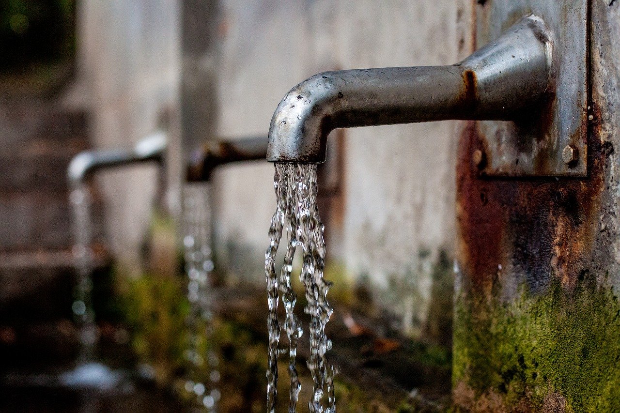 Pope decries lack of access to drinking water for many