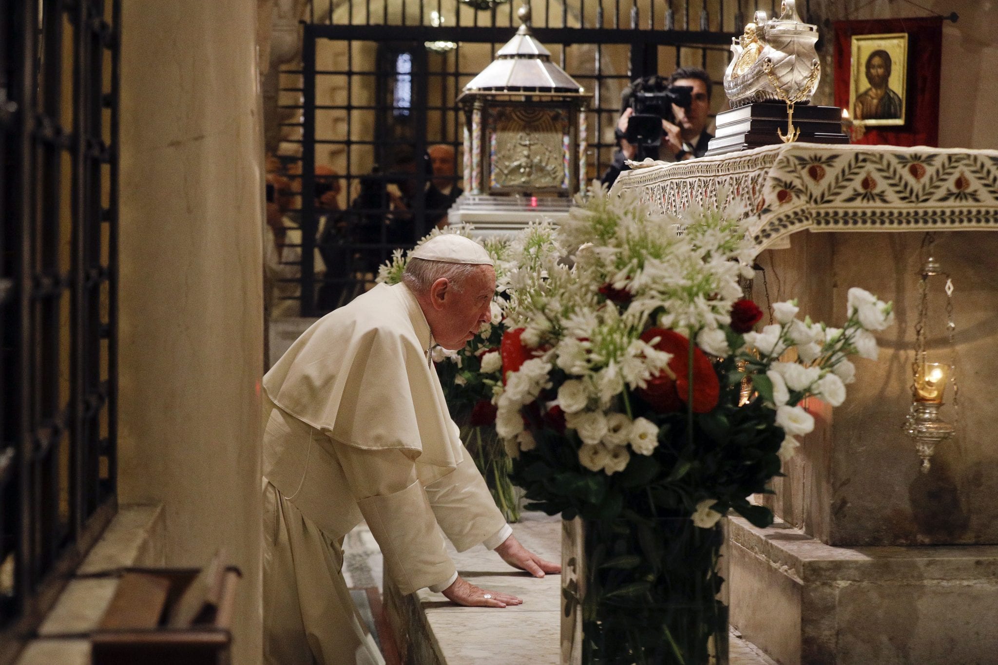 Pope condemns ‘complicit silence’ in suffering of Middle East Christians