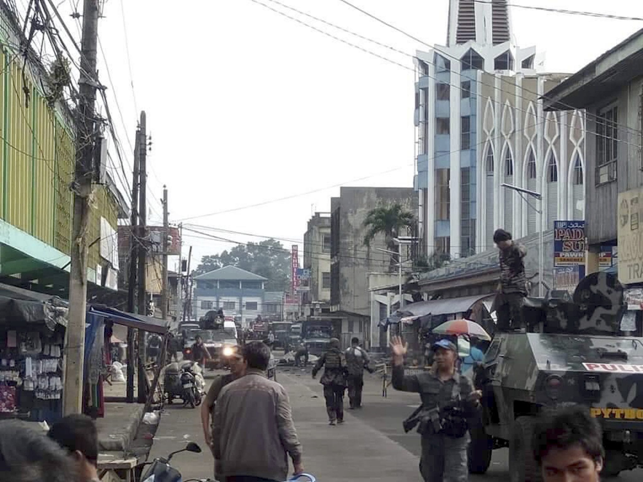 Philippines vows to crush militants after attack