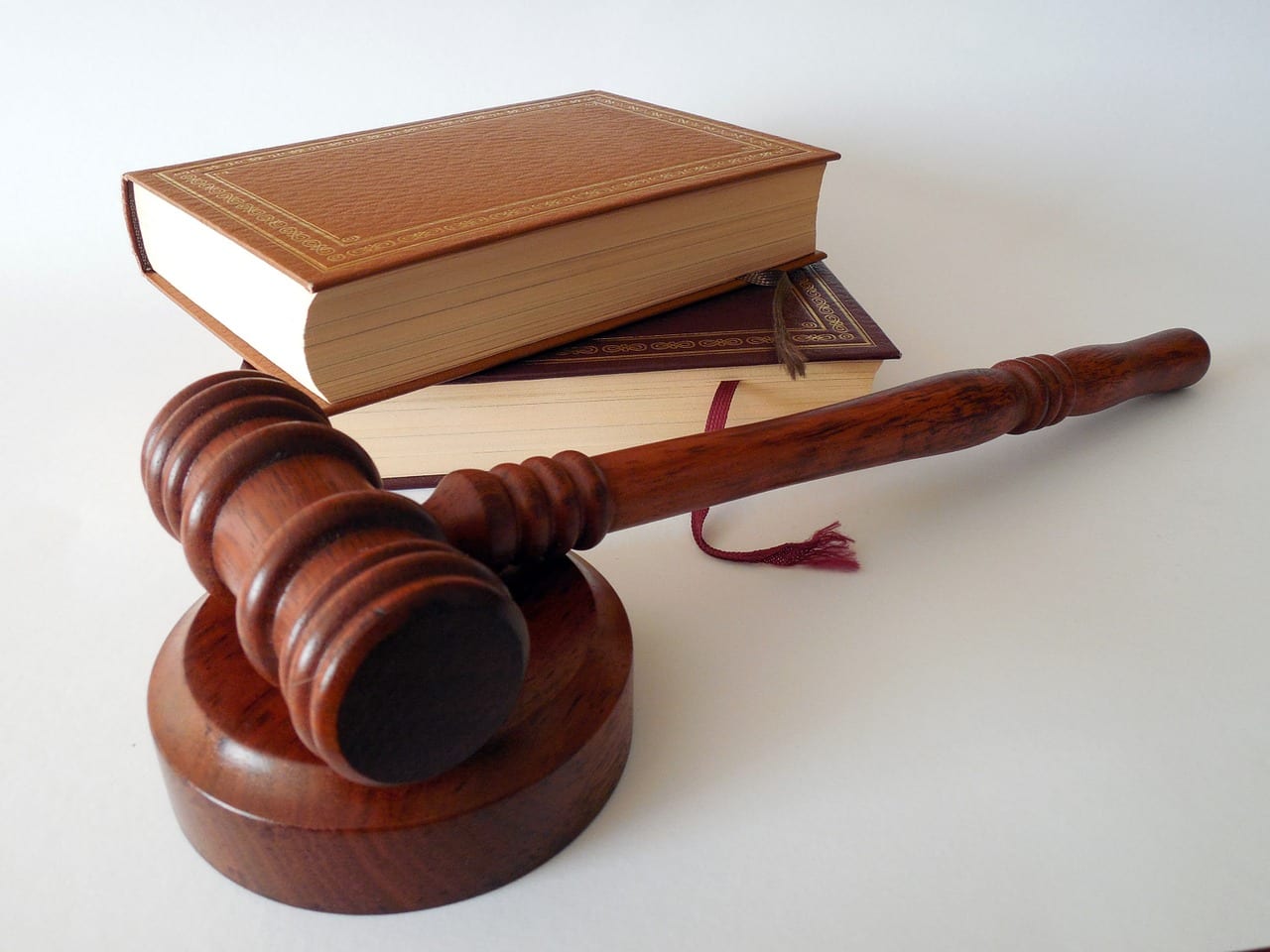 Teacher fired after becoming pregnant while unwed testifies