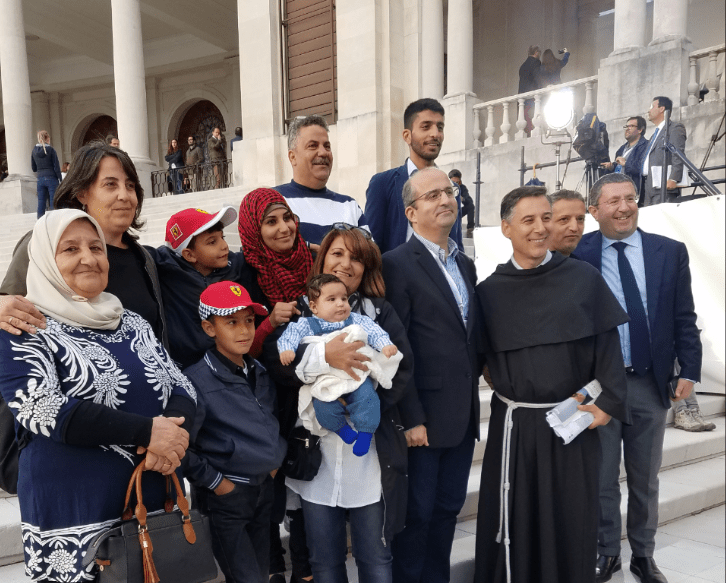 Pope to reunite with Muslim refugees in Fatima