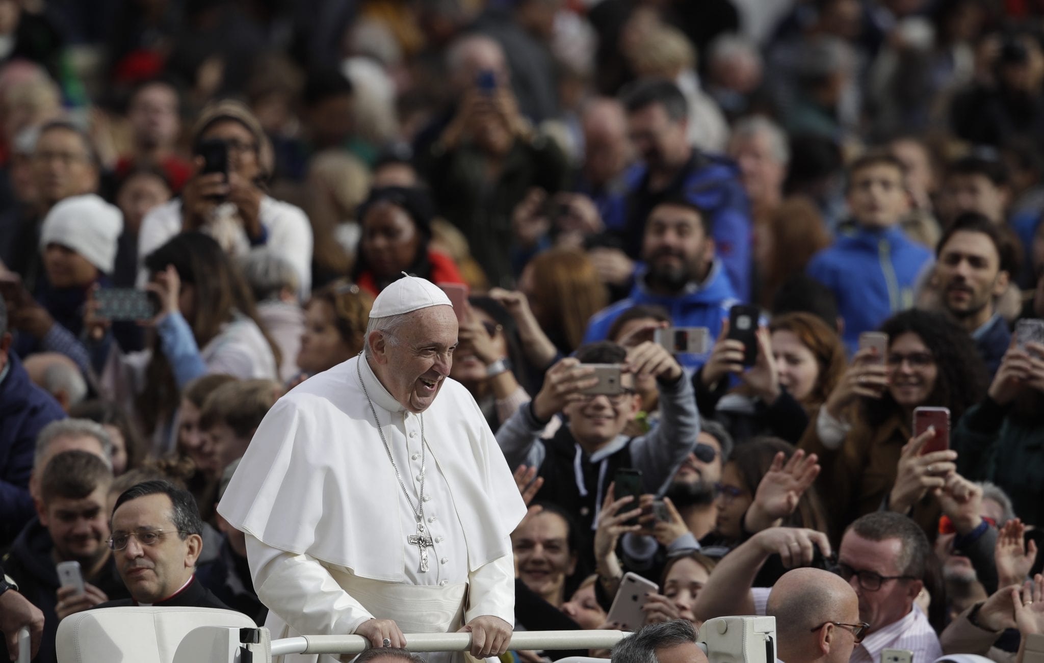 Pope Francis calls faithful married love ‘revolutionary’