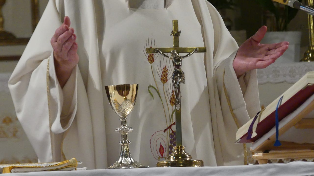 Priest who was former national Renew leader and beloved pastor dies