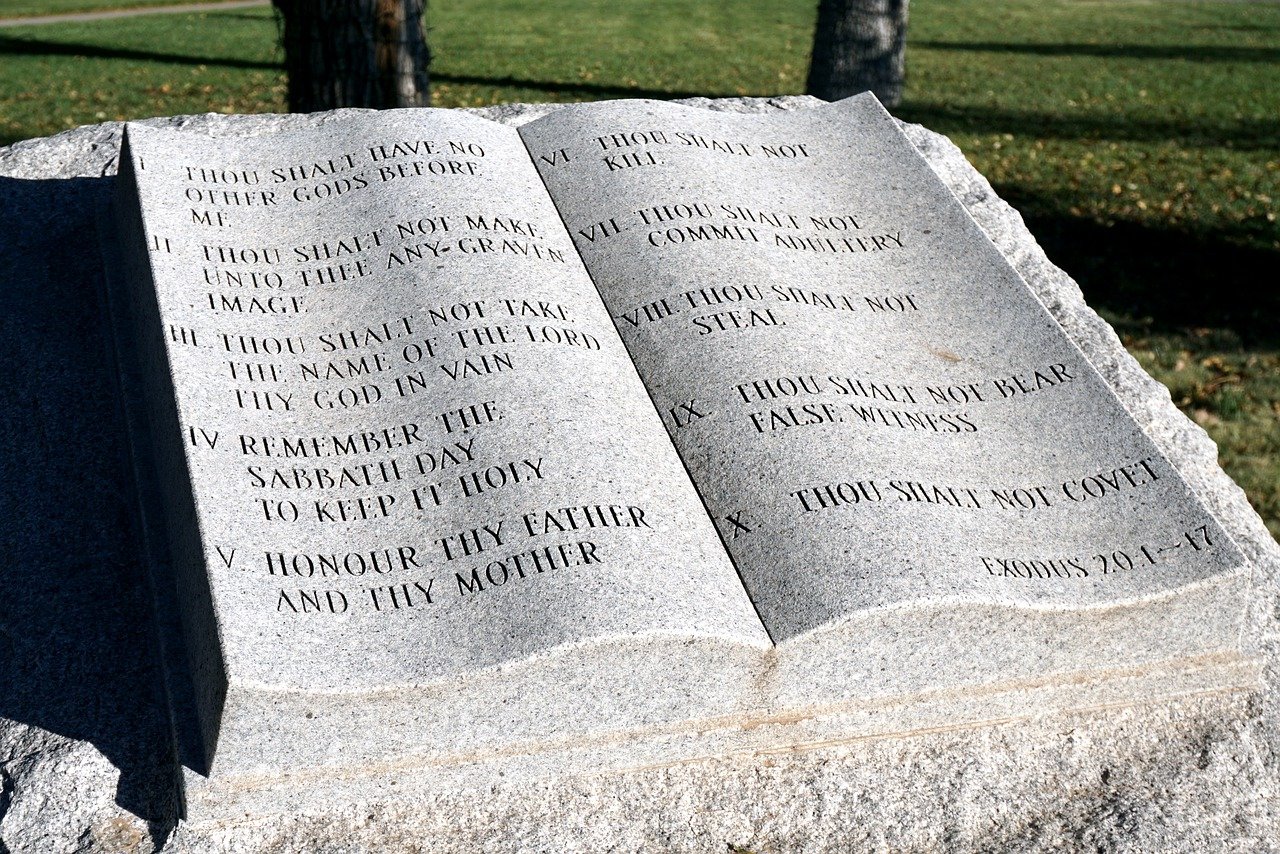 Organization plans to challenge Ten Commandments law