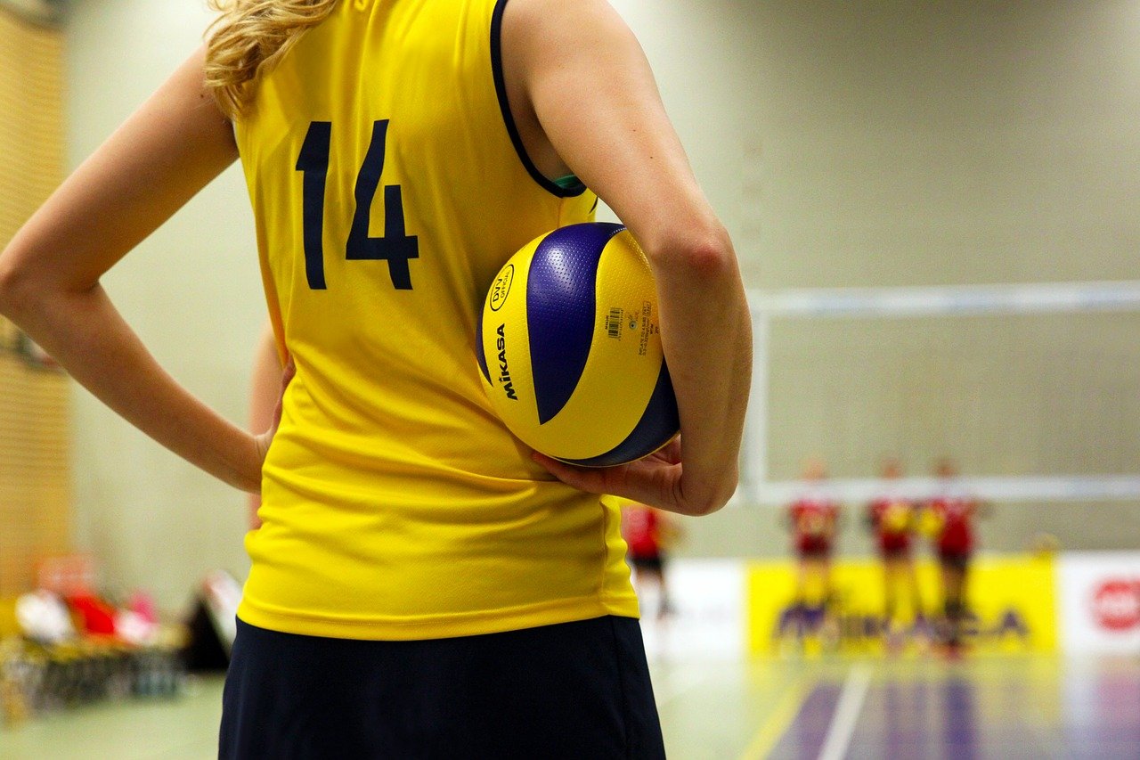 Women in Italy shocked by athlete sued over pregnancy