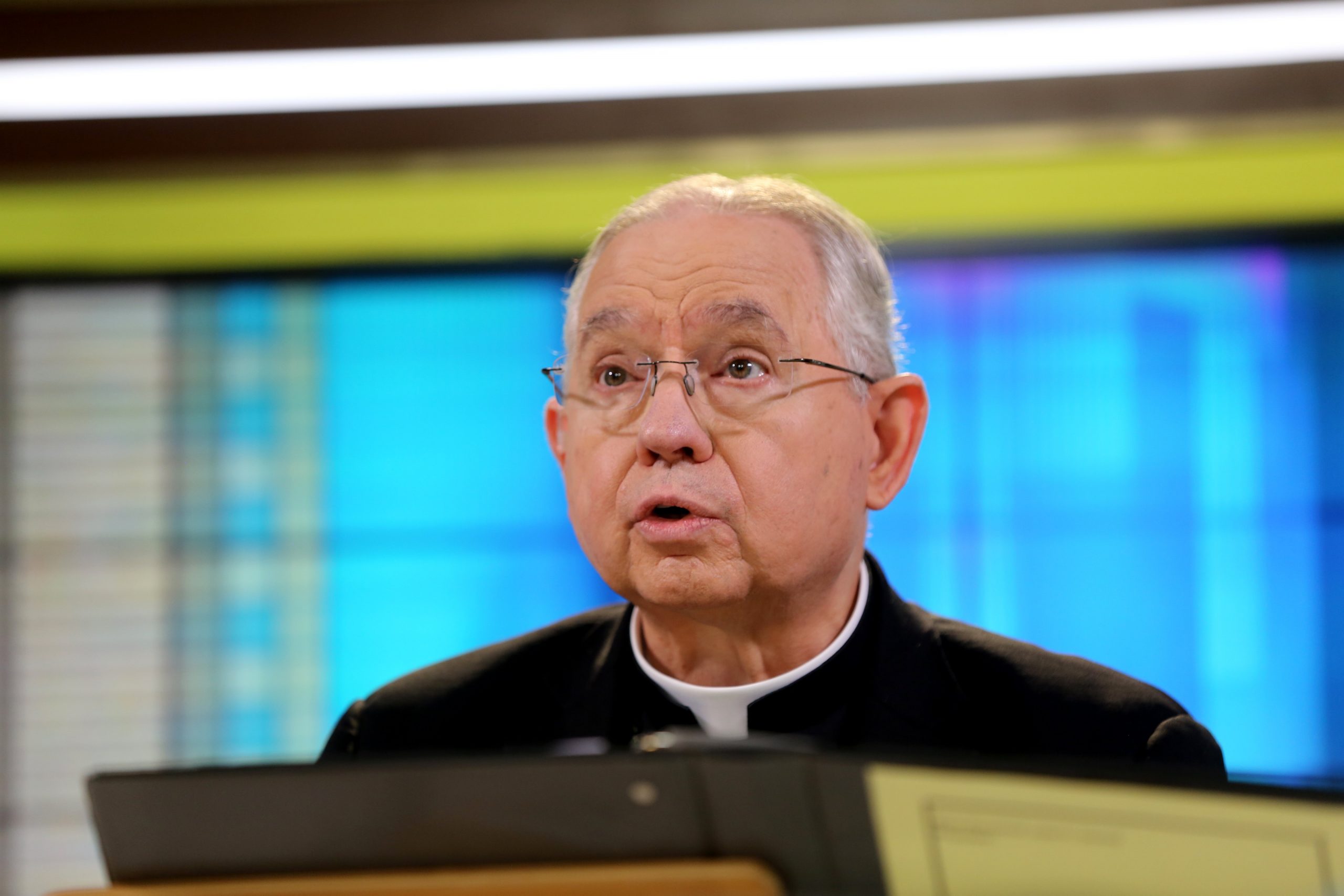 U.S. bishops open meeting with disagreement over Eucharist document