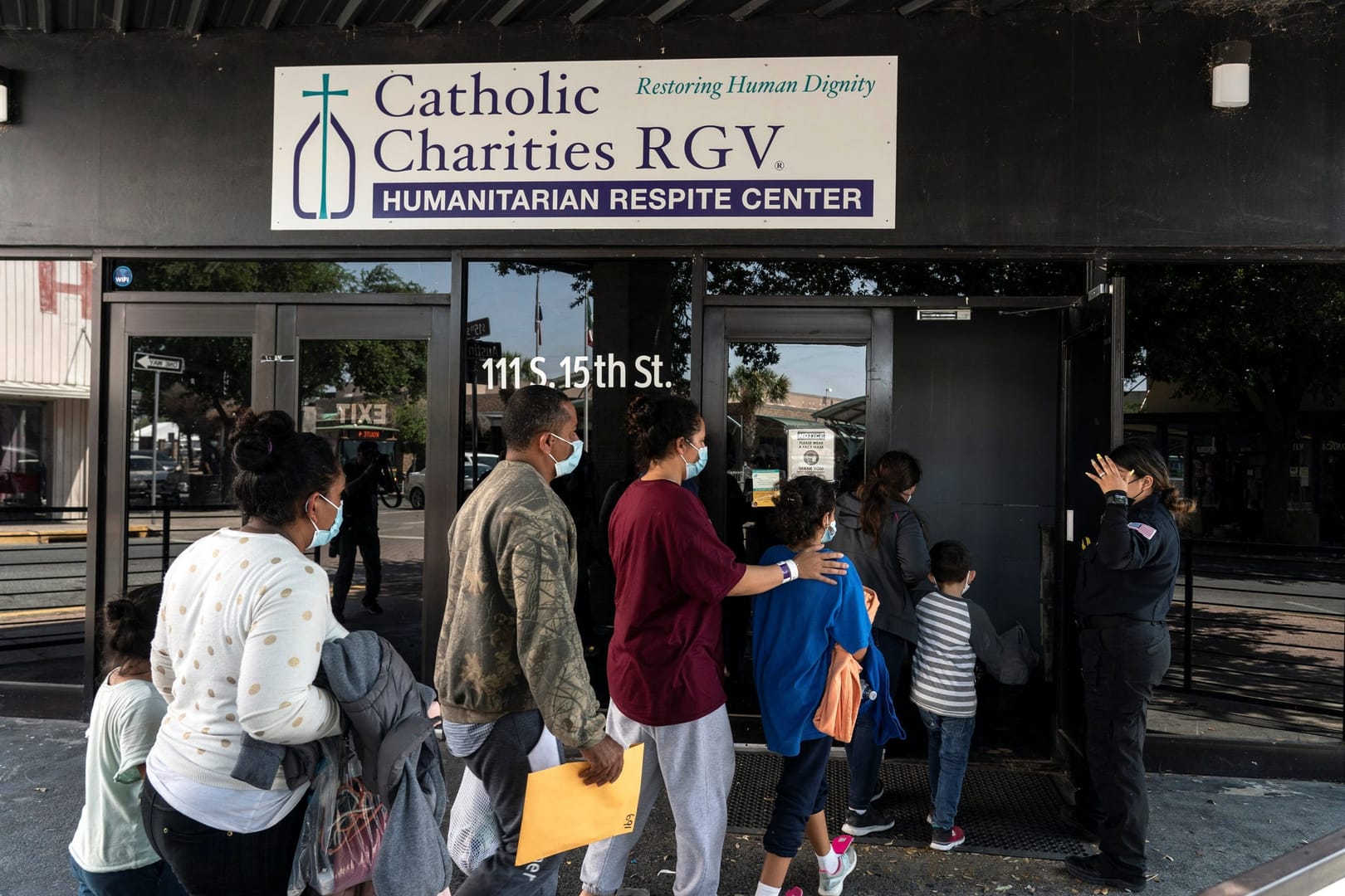 Federal judge blocks Texas order stopping transportation of migrants