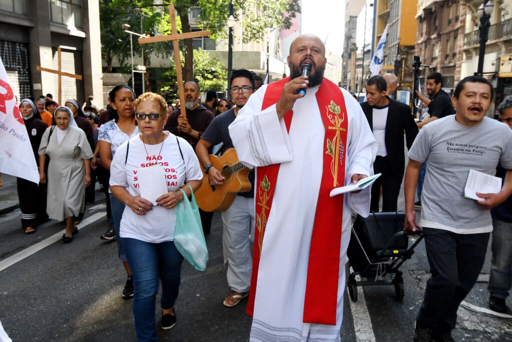 Priest to the homeless of Sao Paulo dies of COVID-19
