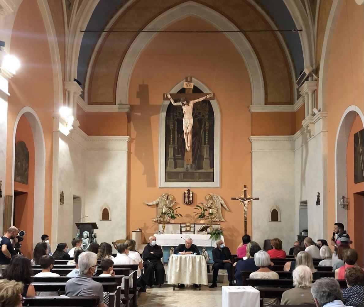 Italy’s top prelate visits Perugia parish whose pastor was arrested
