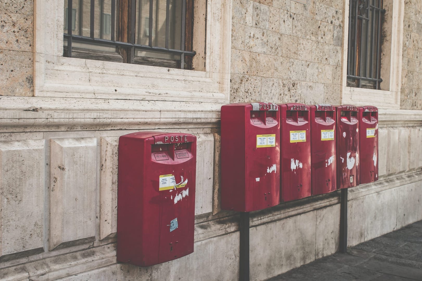 Italian postal workers intercept suspicious letter to pope
