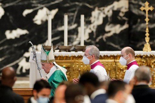 By listening to Holy Spirit, synod can be process of healing, pope says