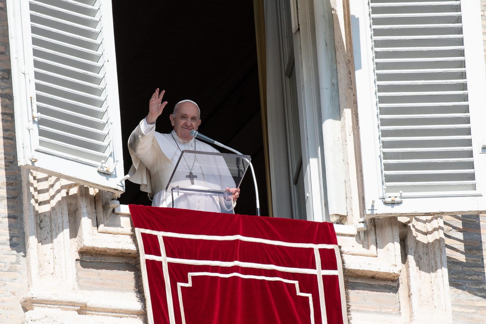 Jesus wants disciples who serve, not dominate others, pope says