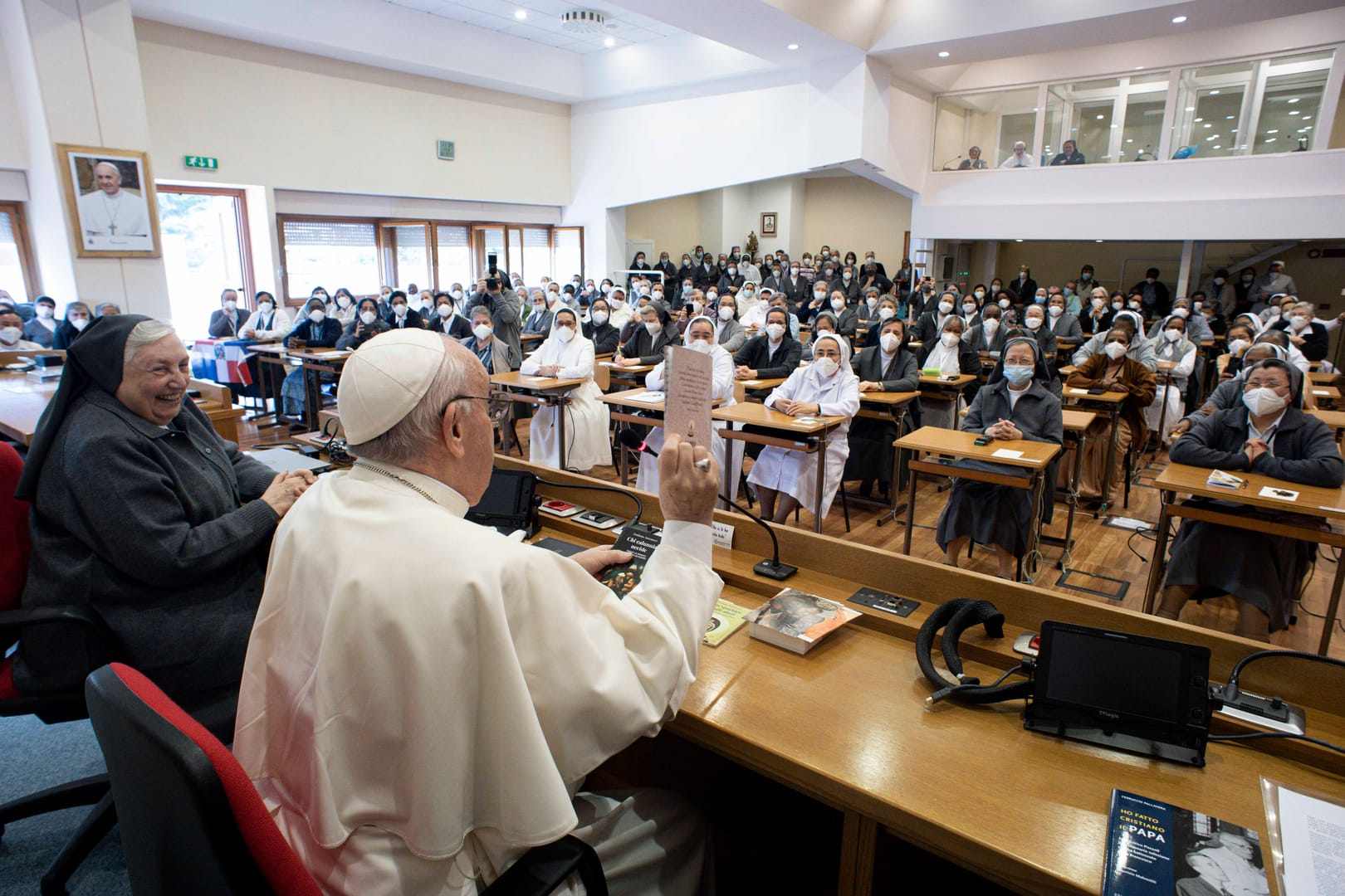 Pope tells nuns to spurn the Devil, don’t become ‘spinsters’