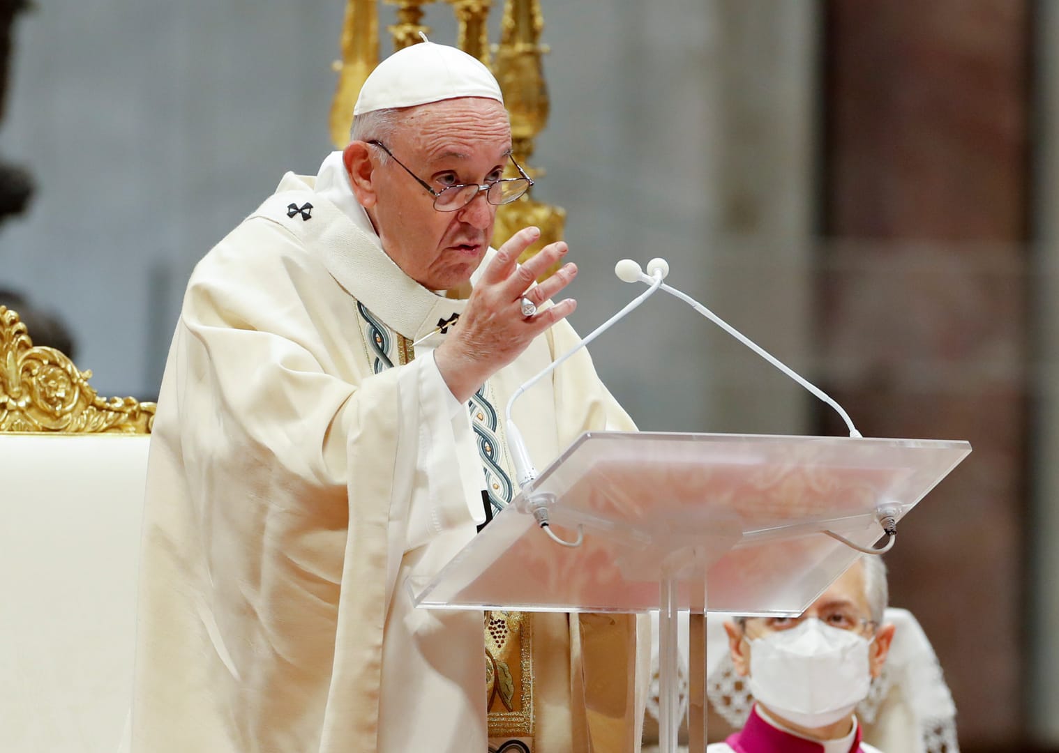 Pope encourages young people to be the critical conscience of society