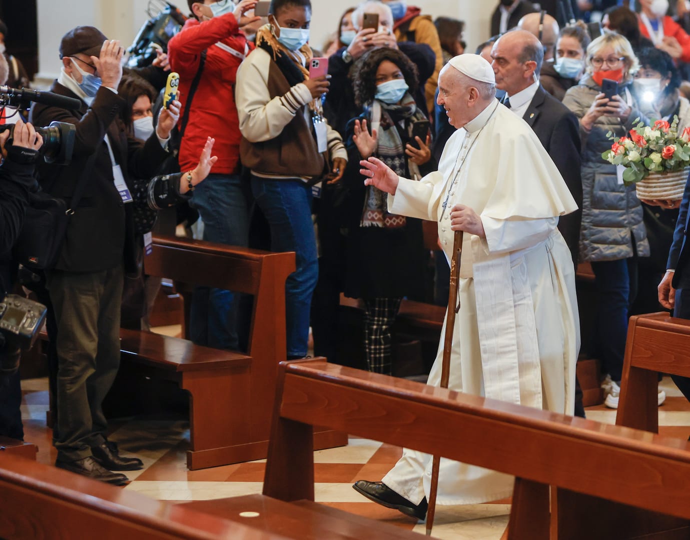 In Assisi, Pope ratifies vision for global economy in pact with young entrepreneurs