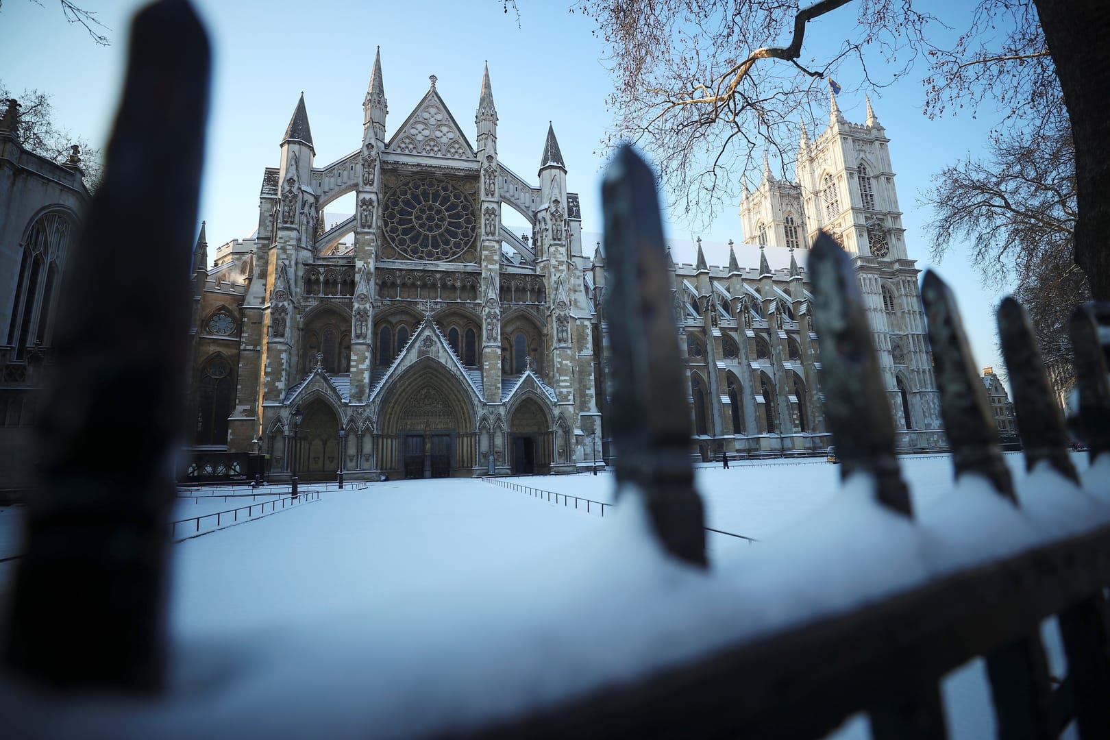 Dialogue group calls for Catholic recognition of Anglican ordinations