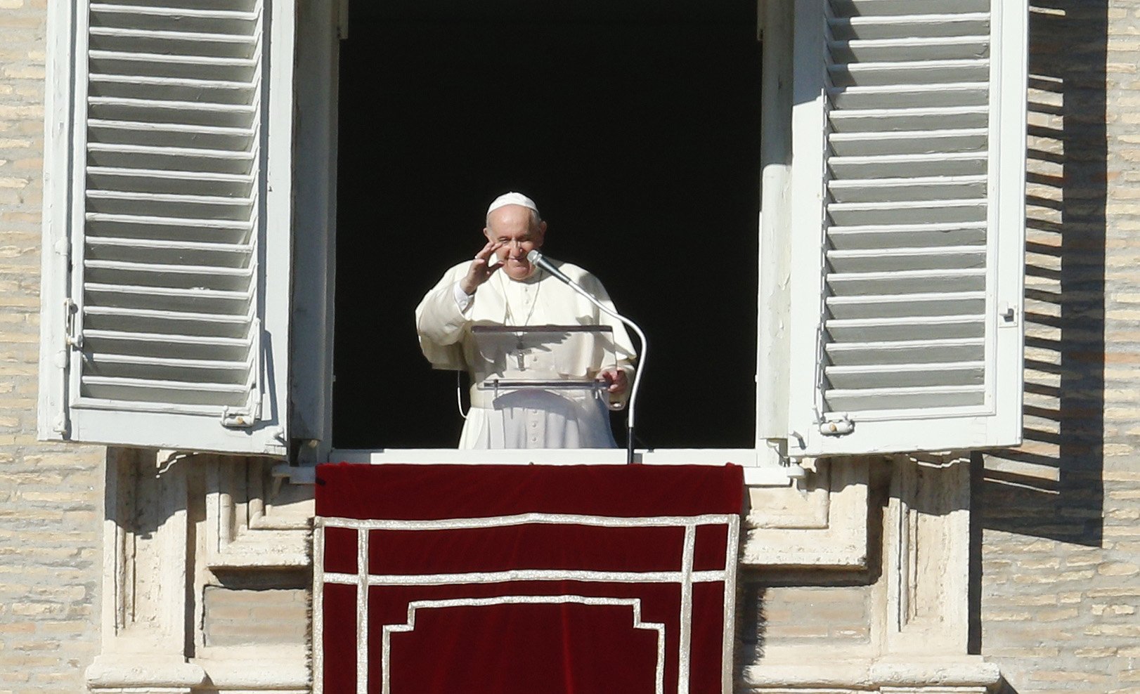 At Christmas, share joy, not complaints, pope says
