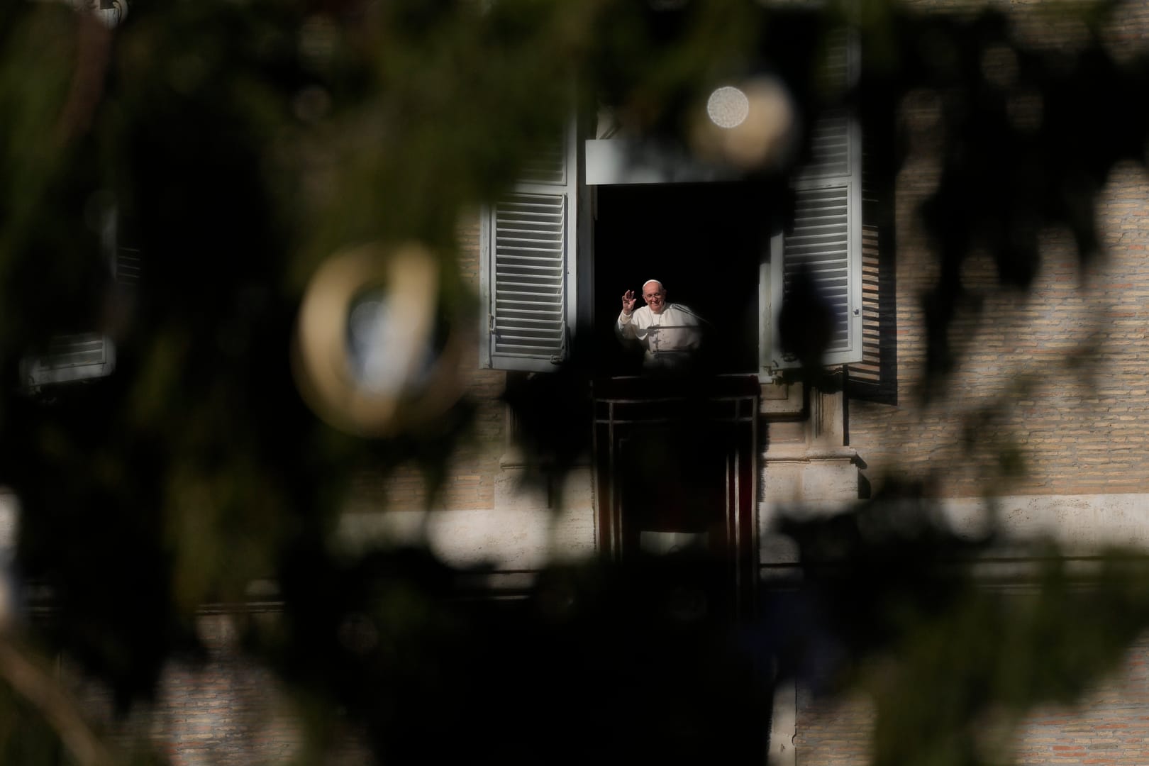 Pope seeks diplomatic end to Russian tensions over Ukraine