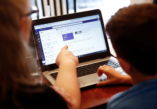Governments, schools push to extend broadband’s reach