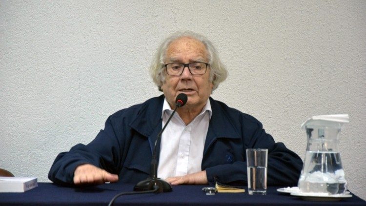 Pope prays for health of celebrated Argentine Nobel laureate
