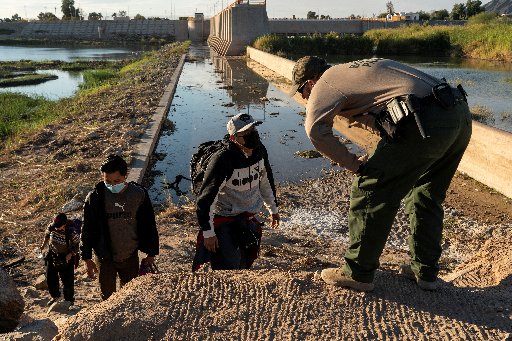 Survey finds path to U.S. citizenship for migrants has majority support