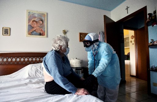 Since COVID’s first storm, octogenarian hospital chaplain still ministering